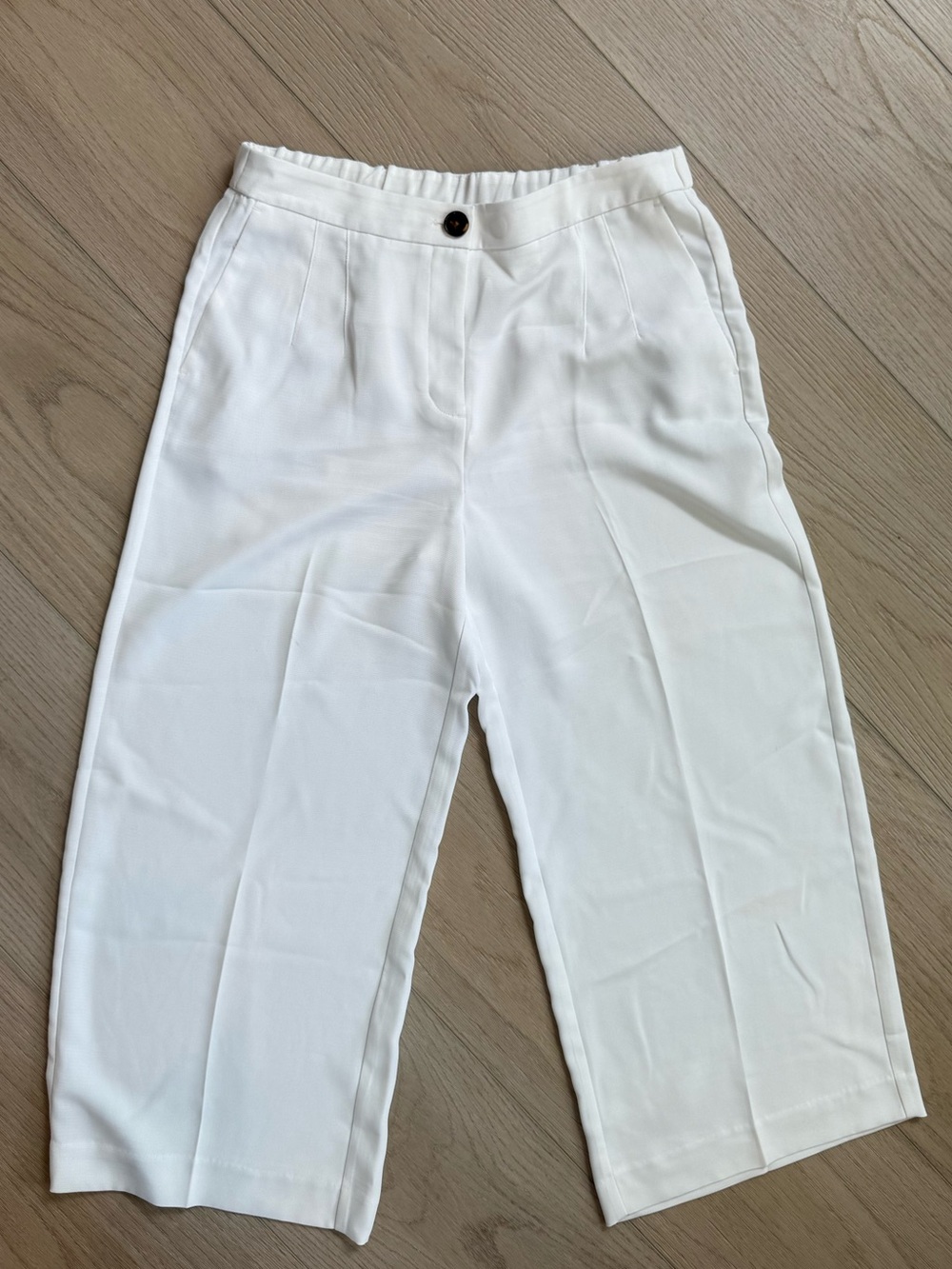 Chico's White Cropped Pull-On Pant